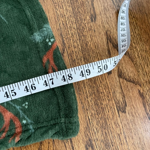 Holiday Throw Blankets Set of Two - Picture 5 of 6